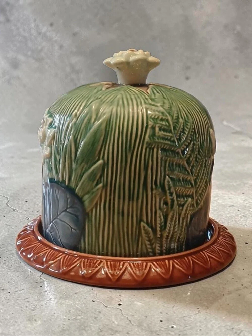 Mojplica Pond Lily Cheese Dome Antigue-Style